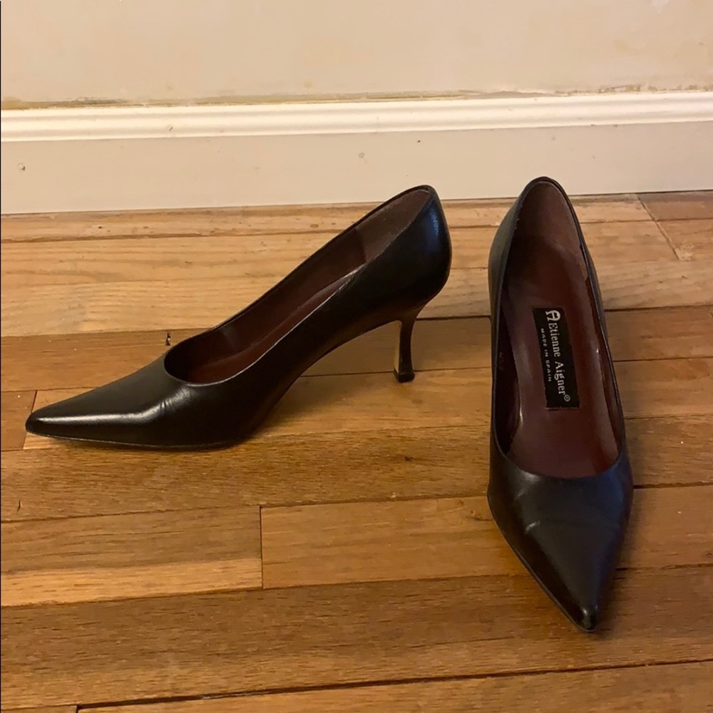 Etienne Aigner classic black pumps
